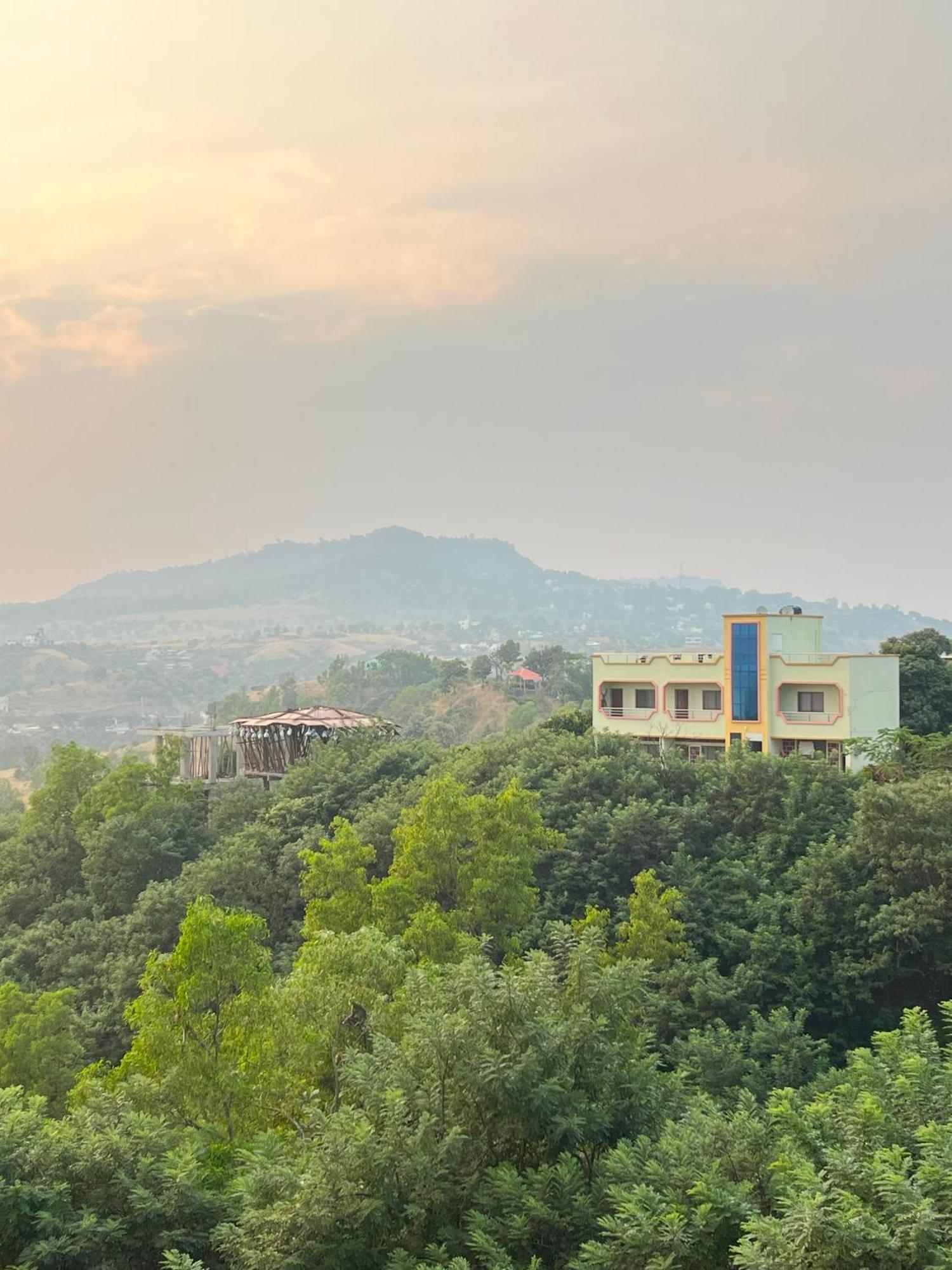 Anand Valley Hotel Panhala Exterior photo